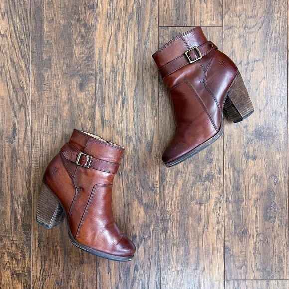 Frye • Patty Riding Bootie brown leather Redwood ankle boot heeled strap buckle - Picture 8 of 15